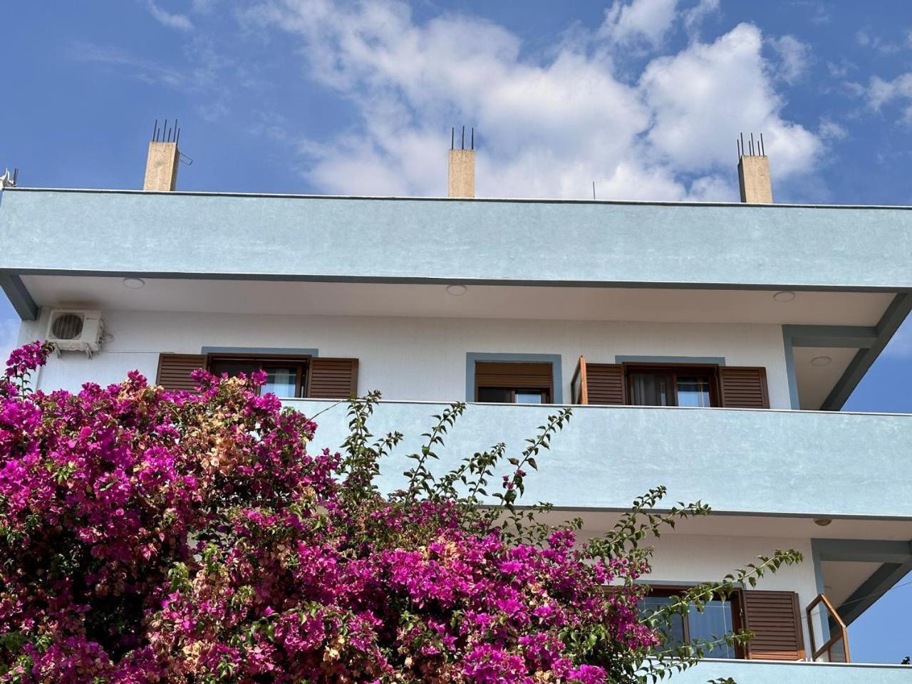 Kenza Apartments Sarandë Exteriör bild
