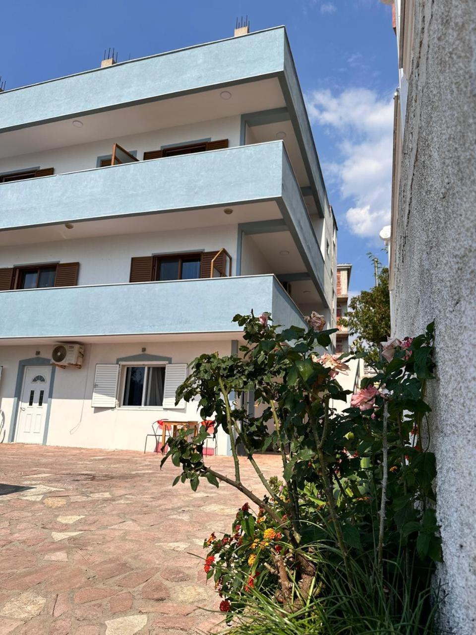 Kenza Apartments Sarandë Exteriör bild